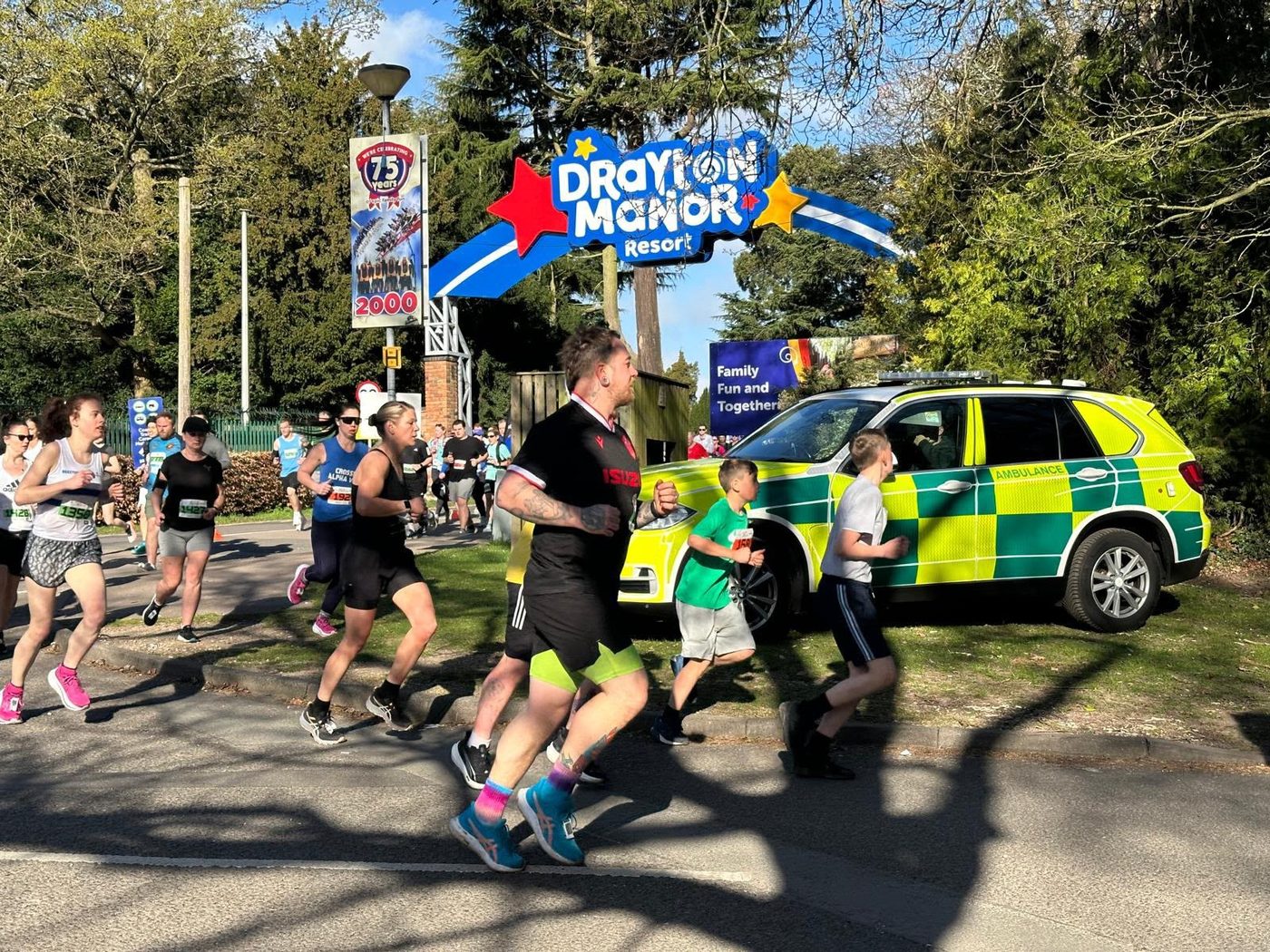 Medical Solutions response car beside runners at the Drayton Manor race